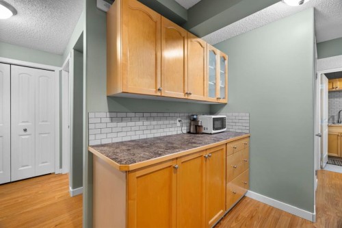 168 Fairways Drive Nw, Airdrie, AB - Indoor Photo Showing Kitchen