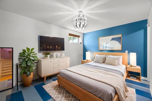 168 Fairways Drive Nw, Airdrie, AB - Indoor Photo Showing Bedroom