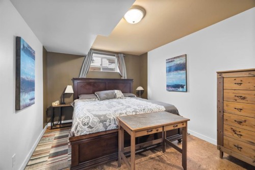 168 Fairways Drive Nw, Airdrie, AB - Indoor Photo Showing Bedroom