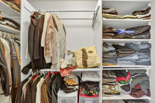 816-800 Carriage Lane Place, Carstairs, AB - Indoor With Storage