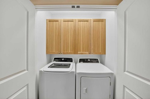 816-800 Carriage Lane Place, Carstairs, AB - Indoor Photo Showing Laundry Room