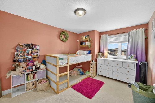 816-800 Carriage Lane Place, Carstairs, AB - Indoor Photo Showing Bedroom