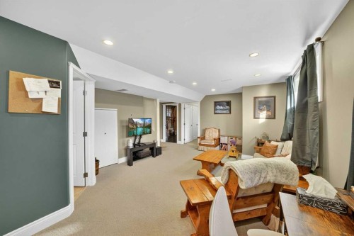 816-800 Carriage Lane Place, Carstairs, AB - Indoor Photo Showing Other Room