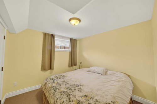 816-800 Carriage Lane Place, Carstairs, AB - Indoor Photo Showing Bedroom