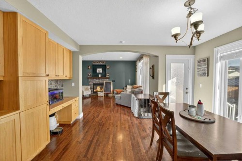 816-800 Carriage Lane Place, Carstairs, AB - Indoor Photo Showing Dining Room