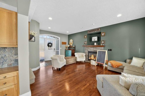816-800 Carriage Lane Place, Carstairs, AB - Indoor Photo Showing Living Room With Fireplace