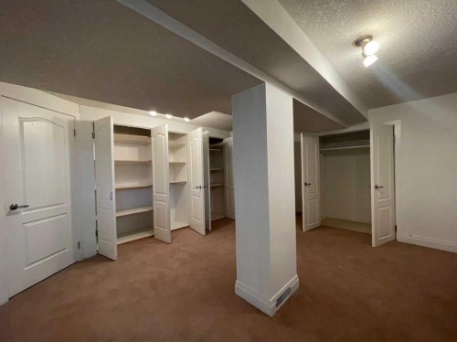 3506 Doverthorn Road Se, Calgary, AB - Indoor Photo Showing Other Room