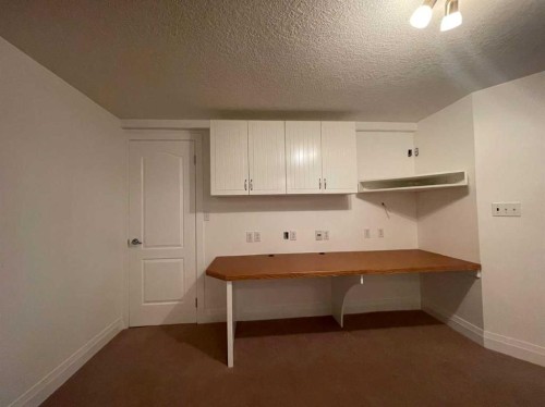 3506 Doverthorn Road Se, Calgary, AB - Indoor Photo Showing Other Room