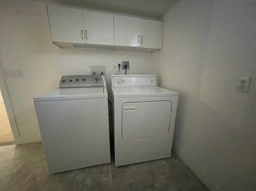 3506 Doverthorn Road Se, Calgary, AB - Indoor Photo Showing Laundry Room
