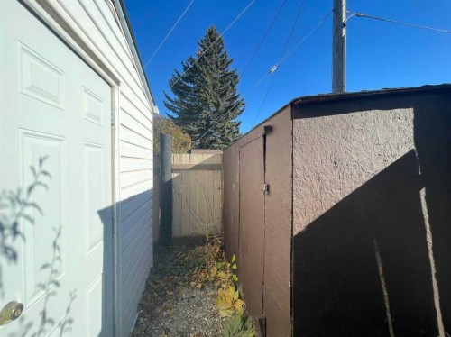 3506 Doverthorn Road Se, Calgary, AB - Outdoor