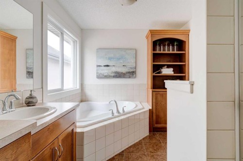 108 Tuscany Estates Close Nw, Calgary, AB - Indoor Photo Showing Bathroom