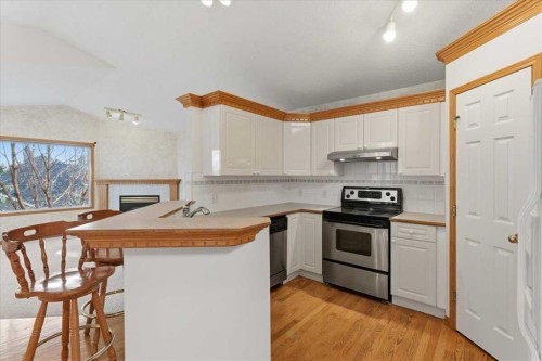 69 Scimitar Point Nw, Calgary, AB - Indoor Photo Showing Kitchen
