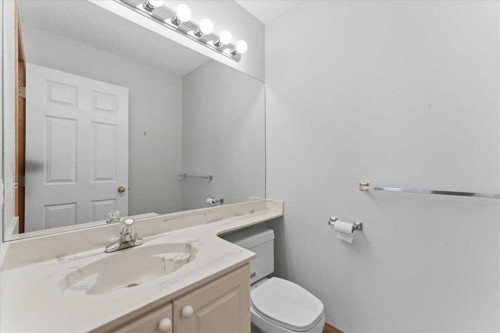 69 Scimitar Point Nw, Calgary, AB - Indoor Photo Showing Bathroom
