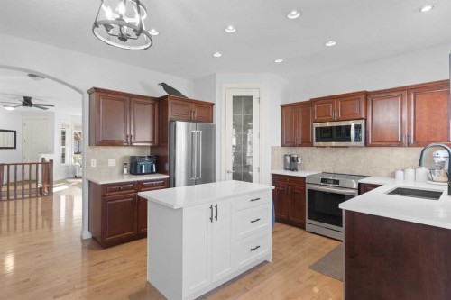 1909 Riverside Drive Nw, High River, AB - Indoor Photo Showing Kitchen With Upgraded Kitchen