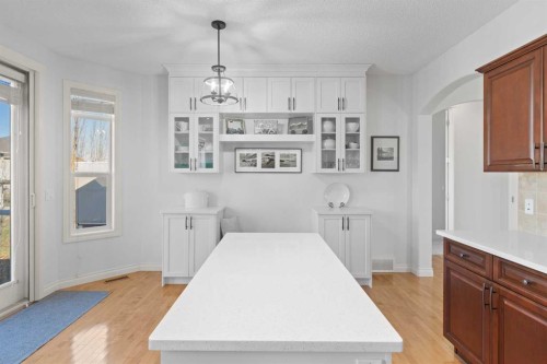 1909 Riverside Drive Nw, High River, AB - Indoor