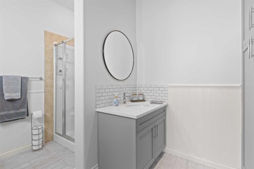 1909 Riverside Drive Nw, High River, AB - Indoor Photo Showing Bathroom