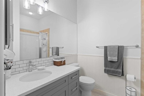 1909 Riverside Drive Nw, High River, AB - Indoor Photo Showing Bathroom
