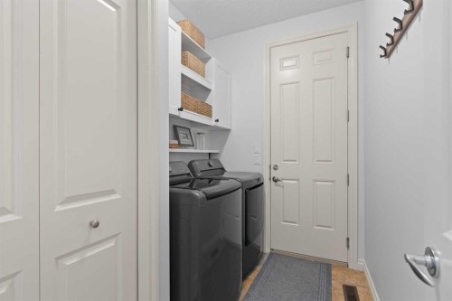 1909 Riverside Drive Nw, High River, AB - Indoor