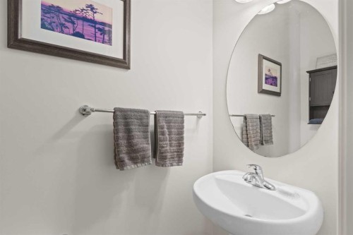 1909 Riverside Drive Nw, High River, AB - Indoor Photo Showing Bathroom