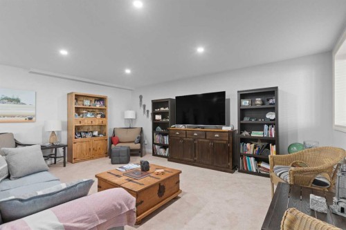 1909 Riverside Drive Nw, High River, AB - Indoor Photo Showing Living Room