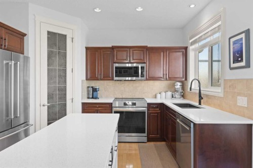 1909 Riverside Drive Nw, High River, AB - Indoor Photo Showing Kitchen With Upgraded Kitchen