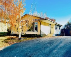 468 Cantrell Drive SW Calgary, AB T2W 2K7