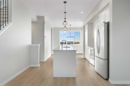 1477 Rangeview Drive Se, Calgary, AB - Indoor Photo Showing Kitchen