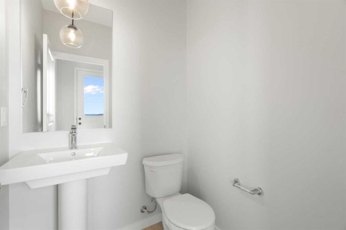1477 Rangeview Drive Se, Calgary, AB - Indoor Photo Showing Bathroom