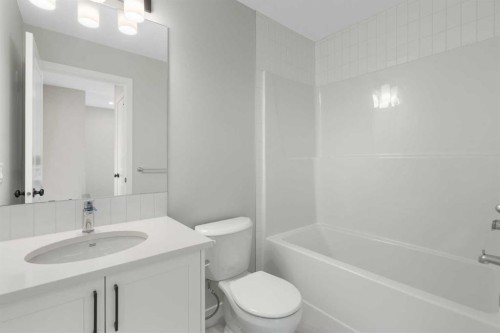 1477 Rangeview Drive Se, Calgary, AB - Indoor Photo Showing Bathroom