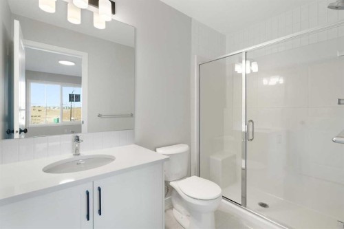 1477 Rangeview Drive Se, Calgary, AB - Indoor Photo Showing Bathroom