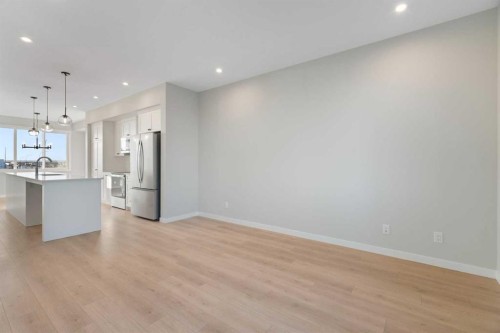1477 Rangeview Drive Se, Calgary, AB - Indoor Photo Showing Kitchen