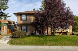 136 Parkside Crescent SE Calgary, AB T2J 3Y8