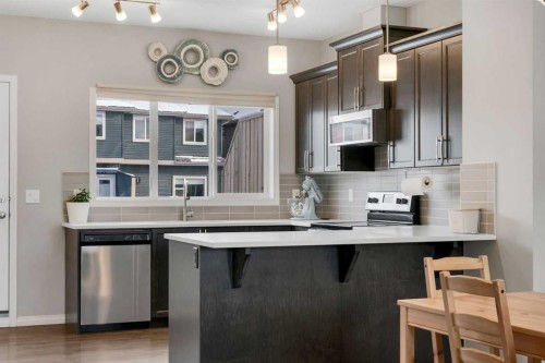 140 Sundown Road, Cochrane, AB - Indoor Photo Showing Kitchen With Upgraded Kitchen