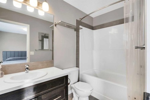 140 Sundown Road, Cochrane, AB - Indoor Photo Showing Bathroom