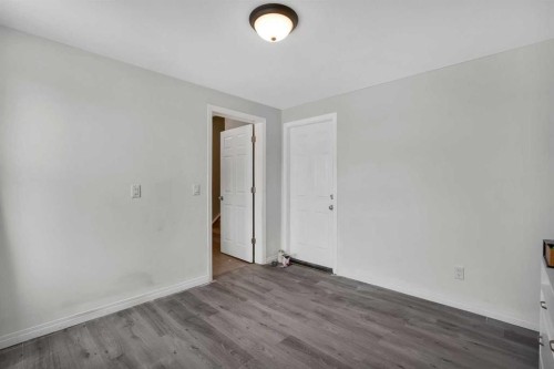 140 Sundown Road, Cochrane, AB - Indoor Photo Showing Other Room
