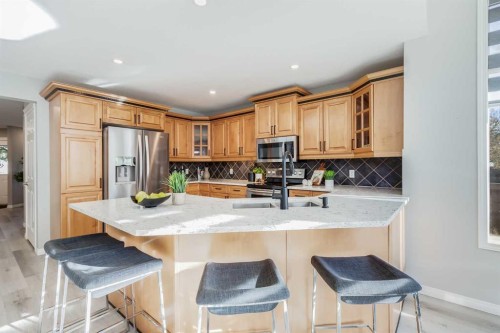 208 Fairways Bay Nw, Airdrie, AB - Indoor Photo Showing Kitchen