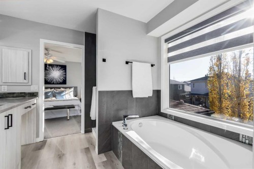 208 Fairways Bay Nw, Airdrie, AB - Indoor Photo Showing Bathroom