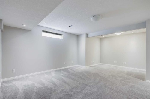 208 Fairways Bay Nw, Airdrie, AB - Indoor