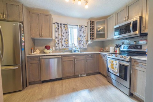 105 Deer Ridge Lane Se, Calgary, AB - Indoor Photo Showing Kitchen With Double Sink