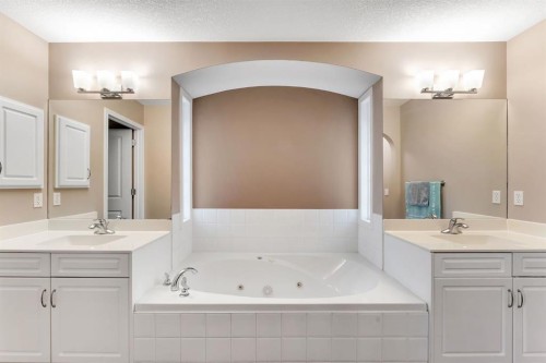 405 Kincora Drive Nw, Calgary, AB - Indoor Photo Showing Bathroom