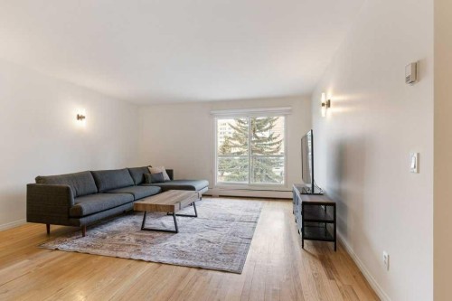 10-210 25 Avenue Sw, Calgary, AB - Indoor Photo Showing Living Room