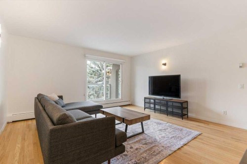 10-210 25 Avenue Sw, Calgary, AB - Indoor Photo Showing Living Room
