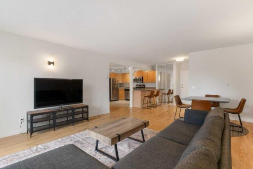 10-210 25 Avenue Sw, Calgary, AB - Indoor Photo Showing Living Room