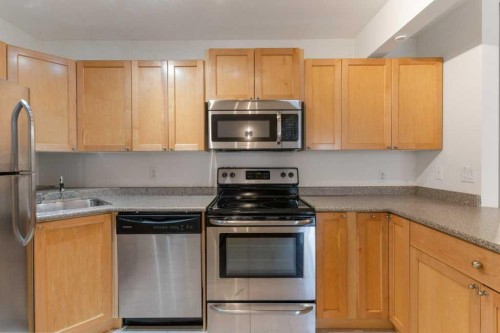 10-210 25 Avenue Sw, Calgary, AB - Indoor Photo Showing Kitchen