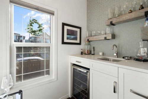 92 Thoroughbred Boulevard, Cochrane, AB - Indoor Photo Showing Kitchen