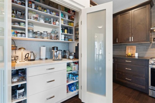 92 Thoroughbred Boulevard, Cochrane, AB - Indoor