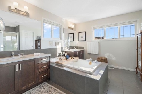 92 Thoroughbred Boulevard, Cochrane, AB - Indoor Photo Showing Bathroom