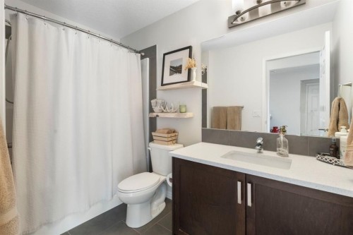 92 Thoroughbred Boulevard, Cochrane, AB - Indoor Photo Showing Bathroom