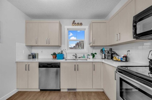 504-1225 Kings Heights Way Se, Airdrie, AB - Indoor Photo Showing Kitchen