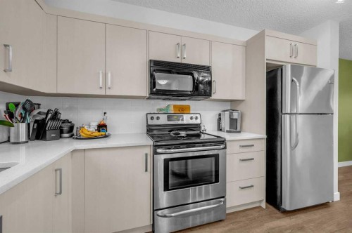 504-1225 Kings Heights Way Se, Airdrie, AB - Indoor Photo Showing Kitchen With Stainless Steel Kitchen